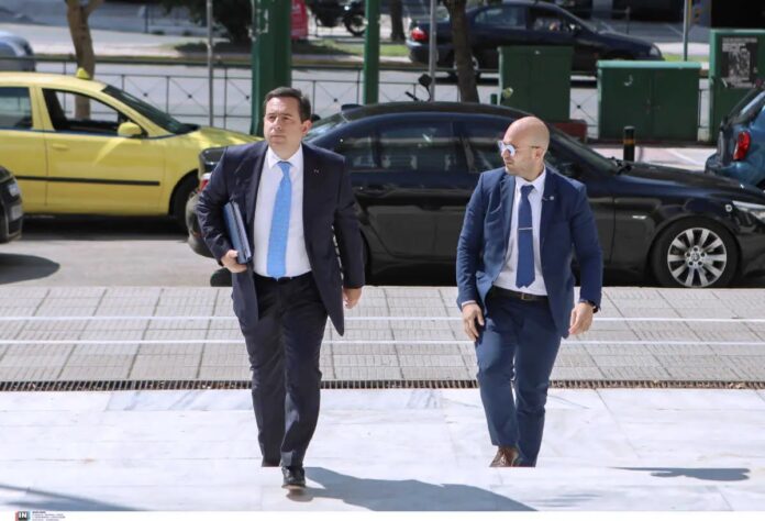 Στον-Άρειο-Πάγο-ο-Νότης-Μηταράκης-για-τους-μετανάστες-στον-Έβρο