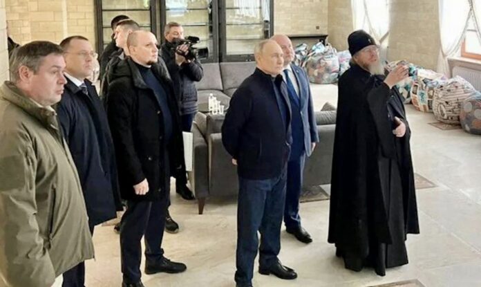 Πούτιν:-Ξαφνική-επίσκεψη-στην-Κριμαία-κατά-την-ένατη-επέτειο-προσάρτησής-της-–-Πρώτο-ταξίδι-μετά-το-ένταλμα-σύλληψης