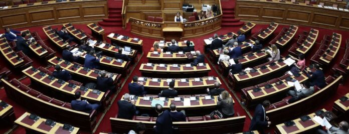 Βουλή:-Ψηφίζεται-σήμερα-το-νομοσχέδιο-του-υπουργείου-Εργασίας