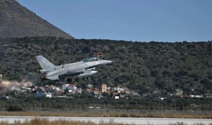 Χαλκιδική:-Έπεσε-f-16-στη-νήσο-Ψαθούρα-–-Σώος-ο-πιλότος