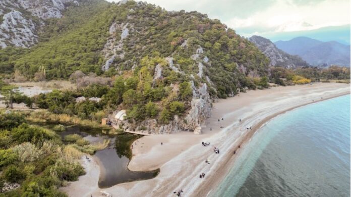 Το-ελληνικό-νησί-που-βρίσκεται-μέσα-στους-δέκα-ανερχόμενους-προορισμούς-για-το-2025