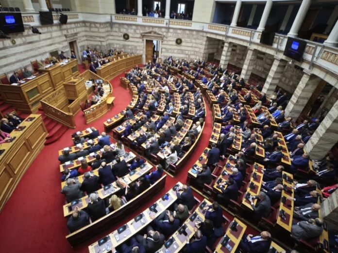 Ψηφίστηκε-η-προανακριτική-για-Καραμανλή-με-154-«ναι»-στη-Βουλή-μέσα-σε-κλίμα-έντονης-αντιπαράθεσης