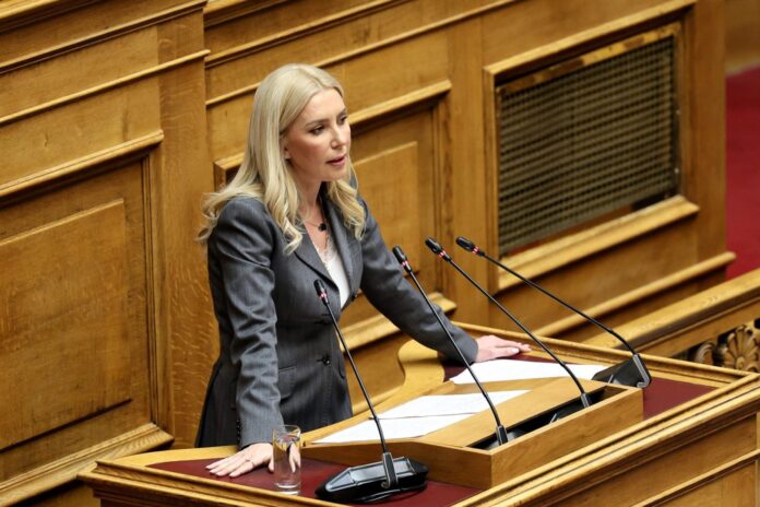 Φ.-Αραμπατζή:-«Το-Παρελθόν-ως-Παρακαταθήκη,-οι-Νέοι-ως-Εγγύηση»-51-χρόνια-από-την-Αποκατάσταση-της-Δημοκρατίας