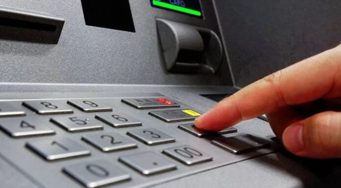 Από-σήμερα-αλλάζουν-οι-χρεώσεις-στις-αναλήψεις-από-ΑΤΜ-–-Τι-ισχύει-πλέον