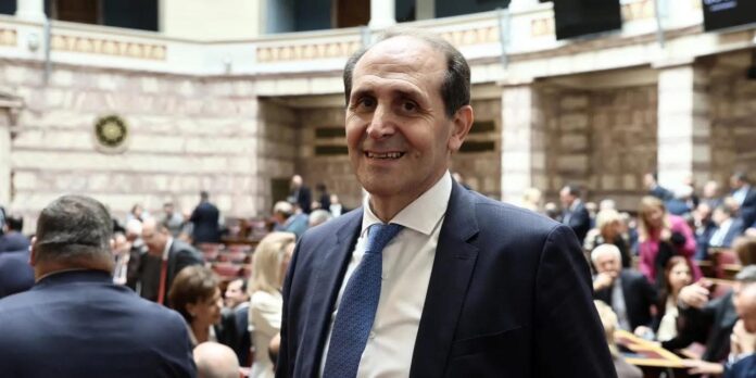Ανακοπή-καρδιάς-υπέστη-ο-Απόστολος-Βεσυρόπουλος-σε-beach-bar-στη-Χαλκιδική-–-Σε-κρίσιμη-κατάσταση-στο-νοσοκομείο