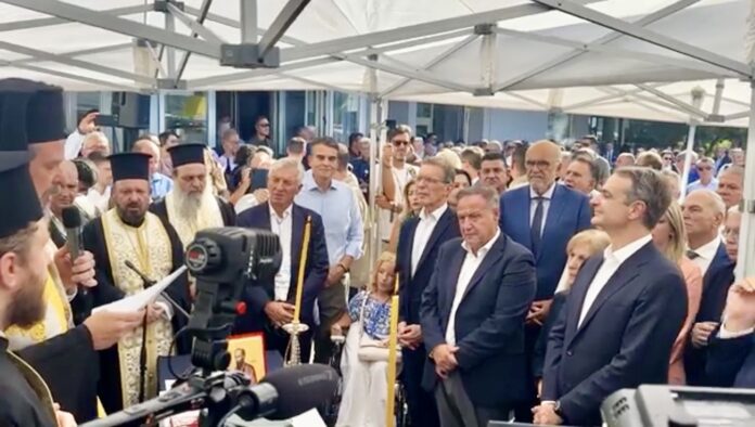 Άνοιξε-τις-πύλες-της-η-89η-ΔΕΘ:-Στον-αγιασμό-ο-Κυριάκος-Μητσοτάκης-Τα-μέτρα-για-φορολογία,-εισοδήματα-και-στέγαση