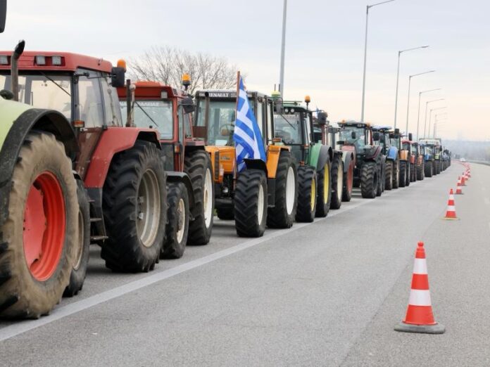 Μπλόκο-χωρίς-ημερομηνία-λήξης-στον-κόμβο-Κερδυλλίων-της-Εγνατίας-–-Εκτρέπεται-η-κυκλοφορία-και-στα-δύο-ρεύματα