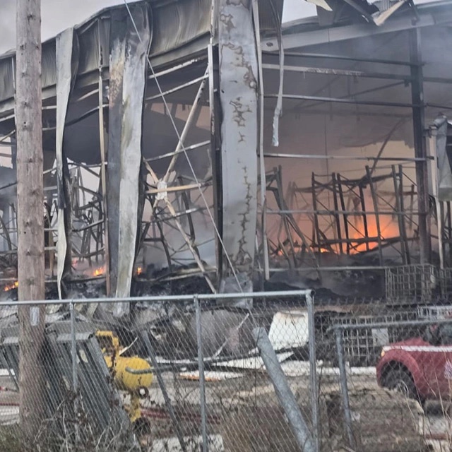 Τρεις-γυναίκες-νεκρές-από-τη-μεγάλη-φωτιά-στο-εργοστάσιο-της-Βιολάντα-στα-Τρίκαλα