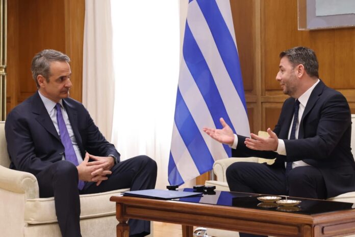 Συνάντηση-Μητσοτάκη-με-Ανδρουλάκη:-Σήμερα-η-σημαία-μας-και-η-καρδιά-μας-βρίσκονται-στην-Κύπρο»-–-Δεν-πρέπει-να-υπάρχει-κανένα-σενάριο-εμπλοκής-στον-πόλεμο