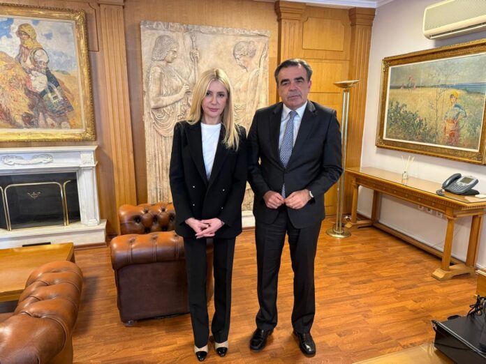Συνάντηση-Φωτεινής-Αραμπατζή-με-τον-ΥΠΑΑΤ-Μαργαρίτη-Σχοινά